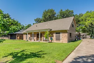 1810 Lakeside Dr, Arlington, TX 76013 - Photo 2