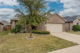 649 Cattlemans Way, Fort Worth, TX 76131 - Photo 2