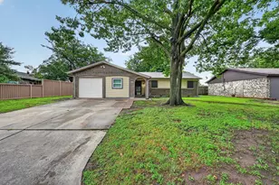 449 Irene St, Burleson, TX 76028 - Photo 4