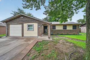449 Irene St, Burleson, TX 76028 - Photo 2