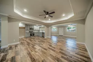 1813 Tompkins Dr, Grand Prairie, TX 75051 - Photo 4