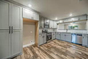 1813 Tompkins Dr, Grand Prairie, TX 75051 - Photo 6