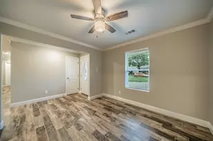 1813 Tompkins Dr, Grand Prairie, TX 75051 - Photo 10