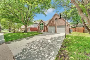 340 Clayton St, Grand Prairie, TX 75052 - Photo 2