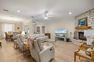 2102 Wood Duck Ln, Granbury, TX 76049 - Photo 4