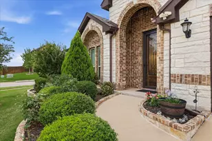 313 Bluebell Dr, Glenn Heights, TX 75154 - Photo 4