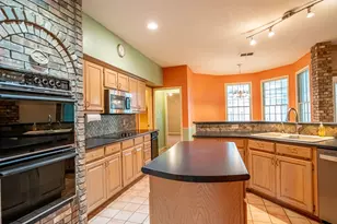 2401 Pebble Dr, Granbury, TX 76048 - Photo 4