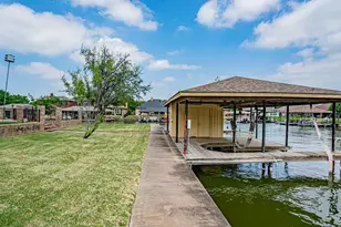 2401 Pebble Dr, Granbury, TX 76048 - Photo 36