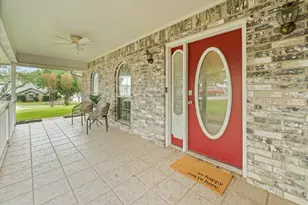 639 S Rough Creek Ct, Granbury, TX 76048 - Photo 6