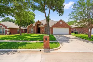 6020 Fannin Dr, Arlington, TX 76001 - Photo 1