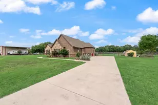 243 Miramar Cir, Weatherford, TX 76085 - Photo 4