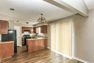 231 Myrtle Dr, Arlington, TX 76018 - Photo 4