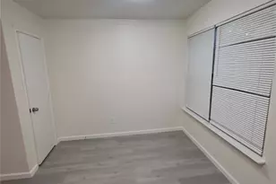 323 Valley Spring Dr, Arlington, TX 76018 - Photo 4