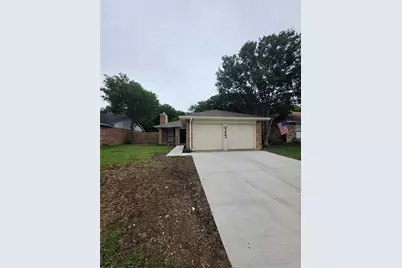 323 Valley Spring Drive, Arlington, TX 76018 - Photo 2
