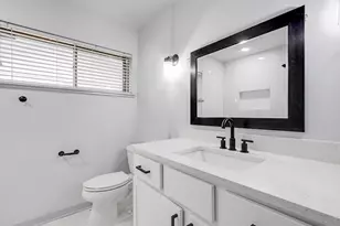 10039 Shadyview Dr, Dallas, TX 75238 - Photo 12