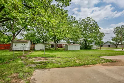 1102 Fair Avenue, Gainesville, TX 76240 - Photo 12