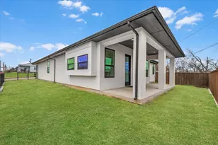 2561 Burton Ave, Fort Worth, TX 76105 - Photo 2