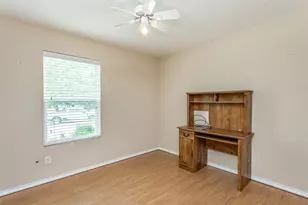 208 S Howeth St, Gainesville, TX 76240 - Photo 16
