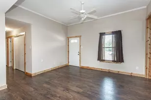208 S Howeth St, Gainesville, TX 76240 - Photo 10
