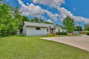 208 S Howeth St, Gainesville, TX 76240 - Photo 36