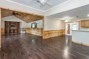208 S Howeth St, Gainesville, TX 76240 - Photo 4