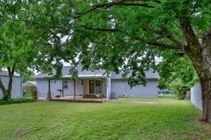208 S Howeth St, Gainesville, TX 76240 - Photo 32