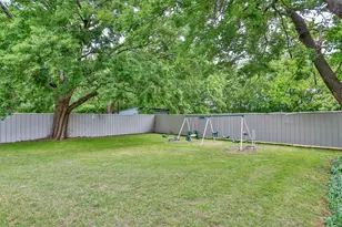 208 S Howeth St, Gainesville, TX 76240 - Photo 30