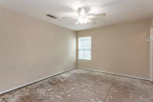 208 S Howeth St, Gainesville, TX 76240 - Photo 12