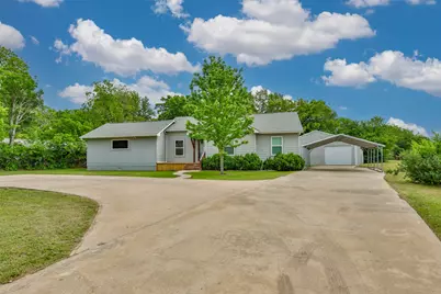 208 S Howeth Street, Gainesville, TX 76240 - Photo 1