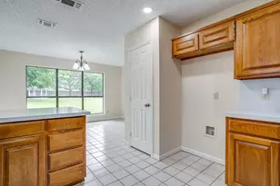 8613 Silver Crk Rd, White Settlement, TX 76108 - Photo 12