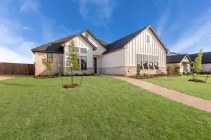 10208 Castleberry Ln, Waco, TX 76712 - Photo 2