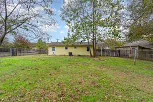 700 Broadway Ave, Euless, TX 76040 - Photo 22