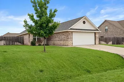 3331 Arrow Creek Drive, Granbury, TX 76049 - Photo 2