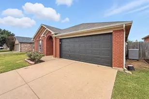 4720 Topaz Ln, Granbury, TX 76049 - Photo 4