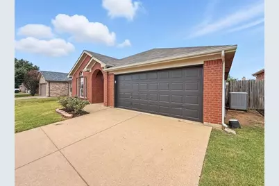 4720 Topaz Lane, Granbury, TX 76049 - Photo 4