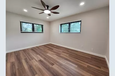 124 Sequoya Drive E, Lake Kiowa, TX 76240 - Photo 16