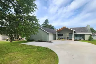 124 Sequoya Dr E, Lake Kiowa, TX 76240 - Photo 4