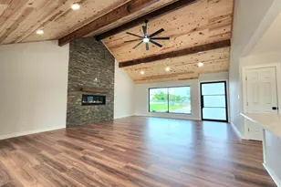 124 Sequoya Dr E, Lake Kiowa, TX 76240 - Photo 6