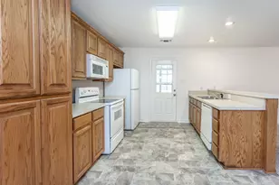 110 Pecan St, Whitesboro, TX 76273 - Photo 18