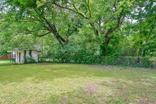 110 Pecan St, Whitesboro, TX 76273 - Photo 34