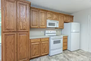 110 Pecan St, Whitesboro, TX 76273 - Photo 2