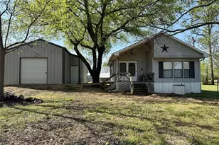 306 Oak St, Nocona, TX 76255 - Photo 2