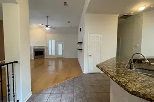 408 Hideaway Ct, Euless, TX 76039 - Photo 4