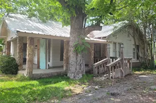 384 Monroe, Deport, TX 75435 - Photo 2