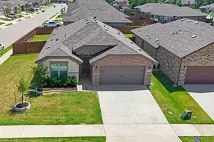 712 Presidio St, Aubrey, TX 76227 - Photo 2
