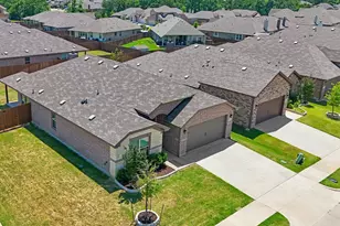 712 Presidio St, Aubrey, TX 76227 - Photo 4