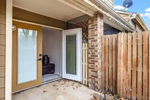 2101 Park Willow Ln, Arlington, TX 76011 - Photo 10