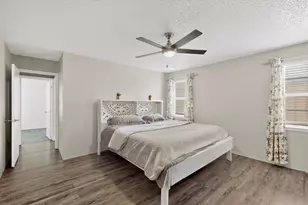 718 Matthews Ct, Arlington, TX 76012 - Photo 22