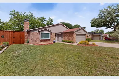 718 Matthews Court, Arlington, TX 76012 - Photo 4