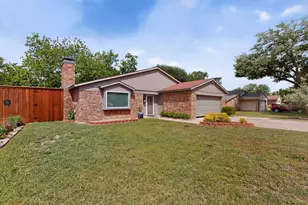 718 Matthews Ct, Arlington, TX 76012 - Photo 4